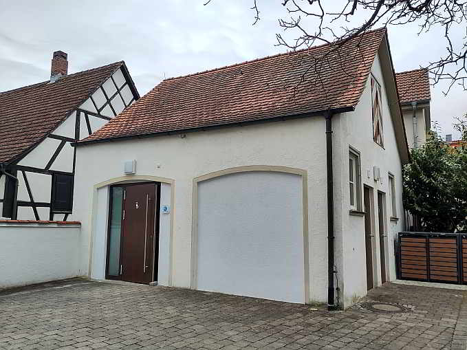 In dem Nebengebäude im Garten des Schlössle befindet sich die „Toilette für alle“ . Sie ist mit Euro-Schlüssel zugänglich.