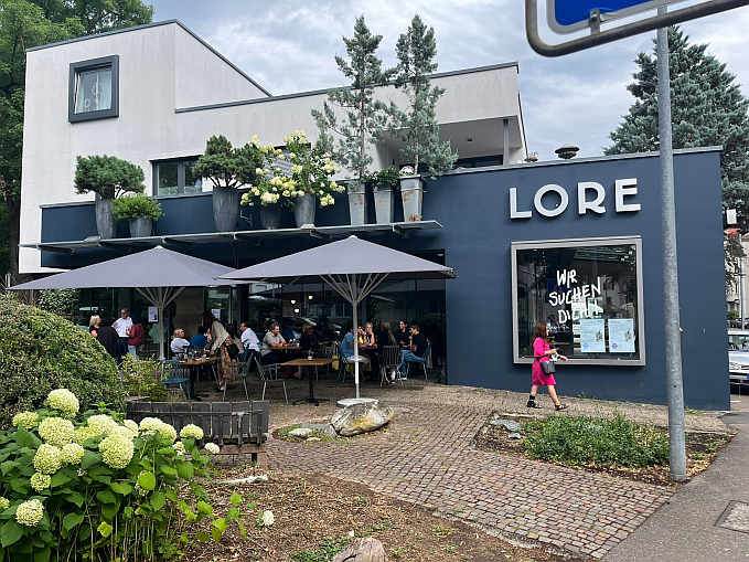Hell und freundlich präsentiert sich das neue barrierefreie Lore Ladencafé in Esslingen.<br />Foto: Sozialstation Esslingen