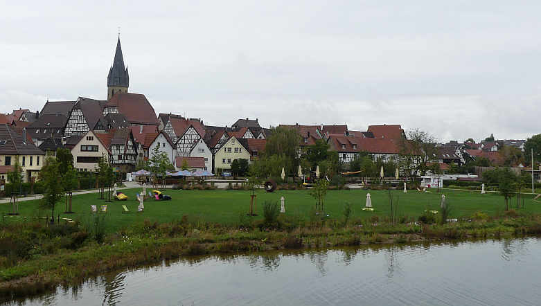 Eppingen ist „Fachwerkstadt mit Pfiff“  und noch bis Anfang Oktober Gartenschaustadt.<br />Foto: Mara Sander