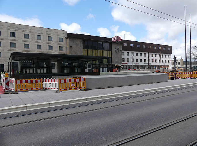 Das neue „Parkhaus Am Bahnhof“  bildet eine Mobilitätsdrehscheibe zwischen Hauptbahnhof Ulm und der Innenstadt.<br />Foto: Mara Sander
