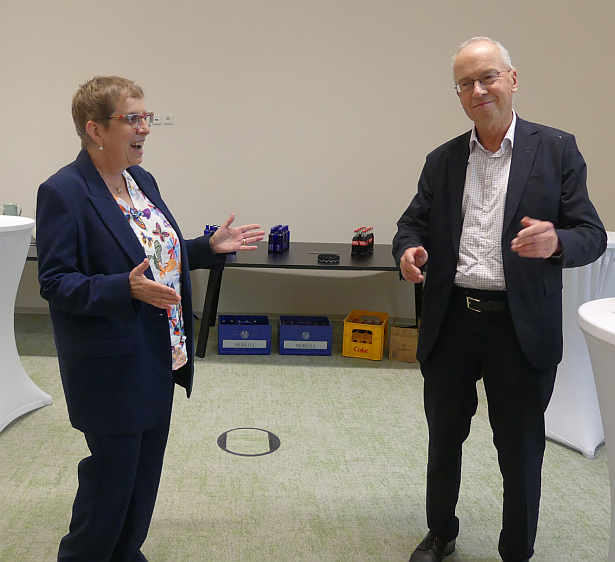 Über die Eröffnung der zweiten „Toilette für alle“ in der Pforzheimer Innenstadt freuen sich nicht nur LVKM-Geschäftsführerin Jutta Pagel-Steidl und Sozialbürgermeister Frank Fillbrunn.<br>Foto: © Mara Sander