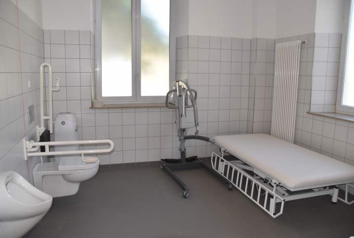 Geräumig und funktional: die neue »Toilette für alle« im Erdgeschoss<br />Foto: © Mara Sander