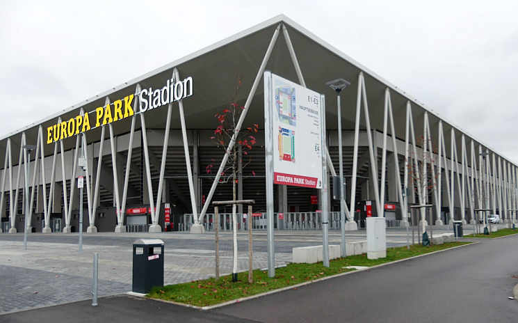 Ein „Quantensprung“  in Sachen Barrierfreiheit: das neue Europa-Park-Stadion des SC Freiburg<br />Foto: Mara Sander