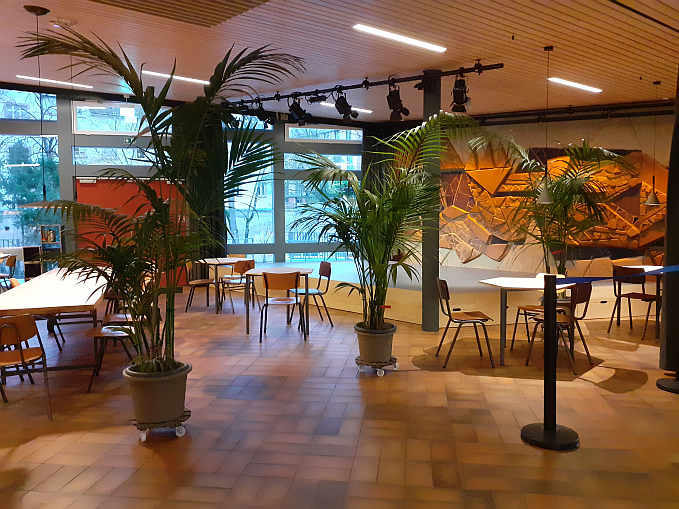 Im Foyer gibt es seit kurzem ein inklusives Café, das vom Verein ZusammenLeben organisiert wird.