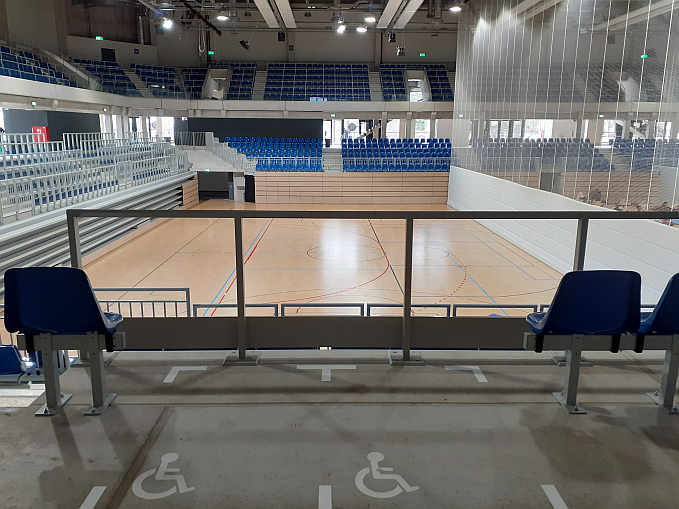 Bis zu 5.000 Zuschauer finden Platz, um bei den Profispielen der Basketballer MLP Academics Heidelberg oder der Handballer der Rhein Neckar Löwen live dabei zu sein. Gute Sicht auf das Spiel haben auch Fans im Rollstuhl.