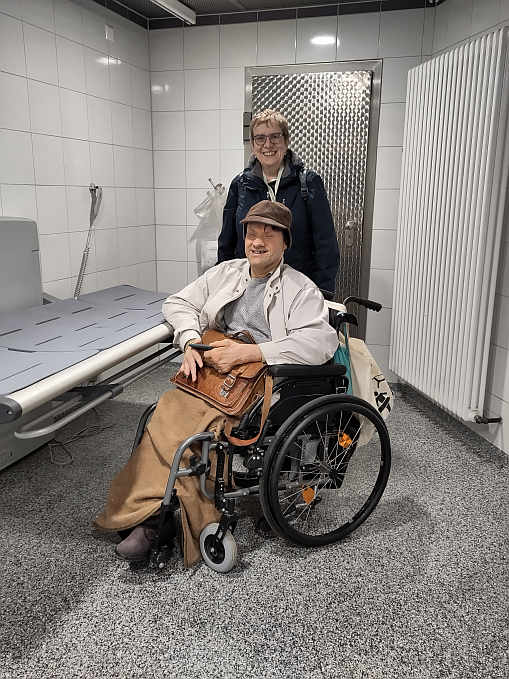 Frank Lackner (INTERROLLI) ist beeindruckt von der Ausstattung „Toilette für alle“  in der Klett-Passage. Jutta Pagel-Steidl (LVKM) berichtet über das Projekt.